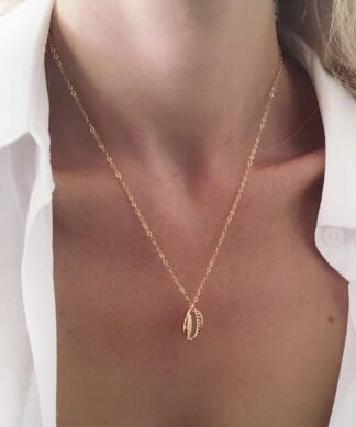 Collier tendance 2024 - coquillage or