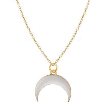 Soyez inspiré par la beauté éthérée de notre collier corne lune tendance, un bijou qui capture l'essence même de la féminité.