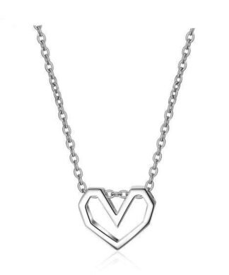 Exprimez votre style personnel avec ce collier coeur en argent, une pièce distinctive qui reflète votre goût pour les accessoires raffinés