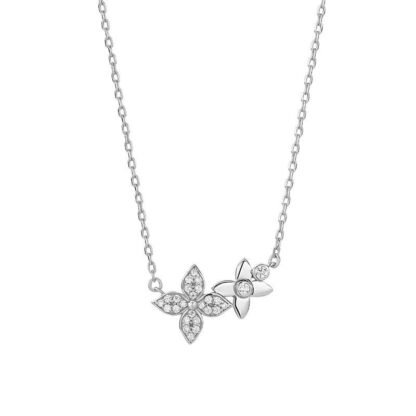 Choisissez l'excellence avec nos colliers fleur en argent, des pièces uniques façonnées avec précision et passion pour vous offrir un bijou d'une qualité irréprochable
