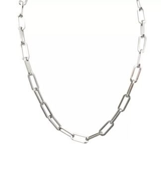 Affichez votre style avec notre collier grosse maille en argent pour femme, un bijou qui ajoute une touche de chic à votre look.