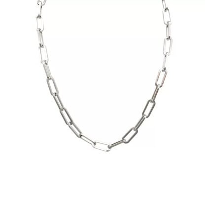 Affichez votre style avec notre collier grosse maille en argent pour femme, un bijou qui ajoute une touche de chic à votre look.