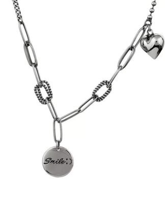 Exprimez votre féminité avec notre ravissant collier en argent pour femme, un accessoire qui ne passe pas inaperçu.