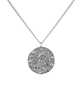 Révélez votre côté glamour avec nos colliers médaille en argent , des bijoux qui ajoutent une touche d'éclat à votre look. Que vous les portiez seuls ou que vous les associiez à d'autres bijoux, ces pièces sont sûres de faire sensation à chaque fois que vous les portez.