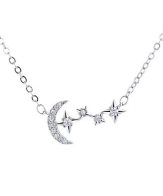 Exprimez votre cote romantique avec notre collier lune, un accessoire qui celebre l'amour sous le clair de lune