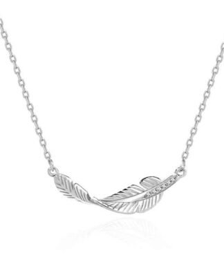 Explorez notre gamme de colliers plume en argent et découvrez des pièces uniques et élégantes qui sauront séduire les femmes les plus exigeantes. Avec leur design raffiné et leur qualité exceptionnelle, ces bijoux sont parfaits pour toutes les occasions et tous les styles